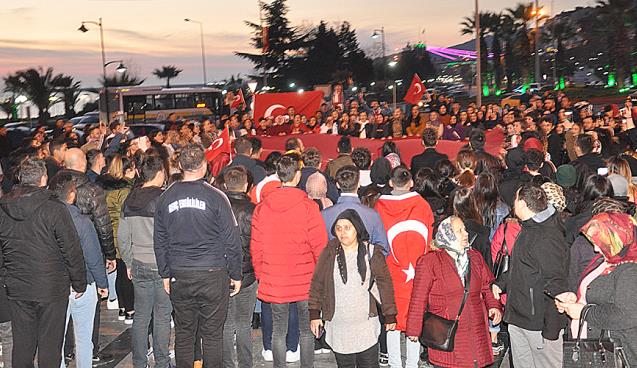 Ereğlililer MEHMETÇİK için yürüdü...