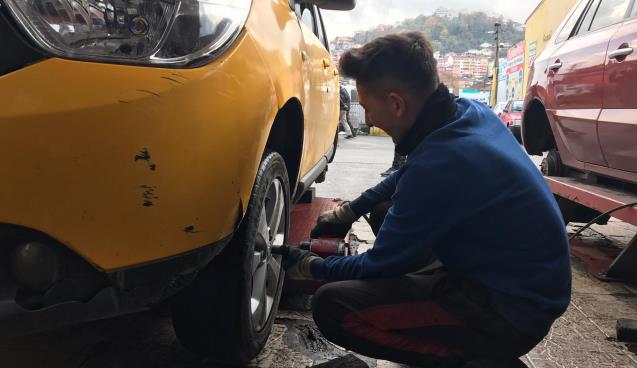 Lastikçiler yoğun mesai de