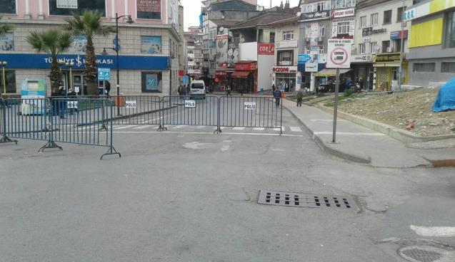 iş bank ptt kavşağı kapatıldı