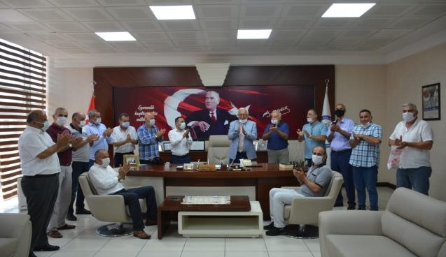 MUHTARLAR POBIYIKIN DOĞUM GÜNÜNÜ PASTA KESEREK KUTLADI