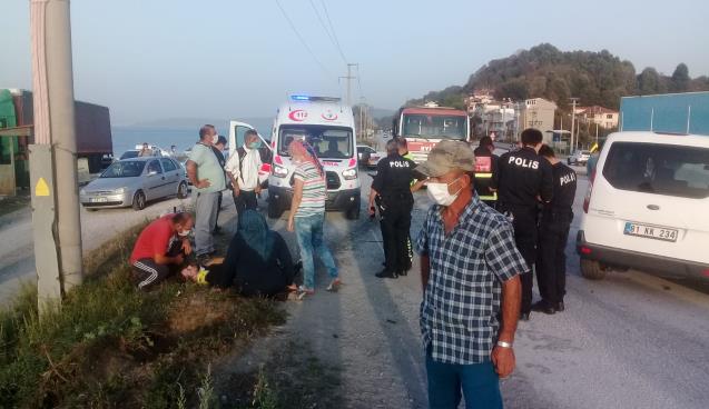 Otomobiller çarpıştı