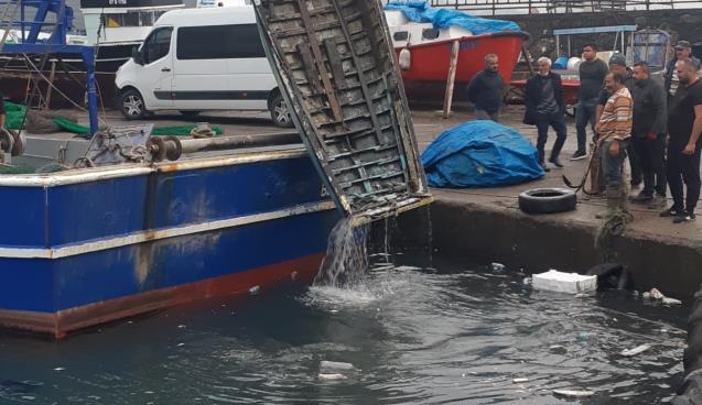 Balık avına tekne takıldı...