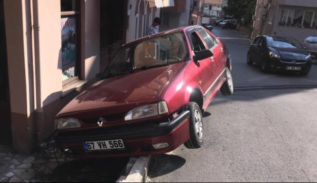 Kaldırıma çıktı