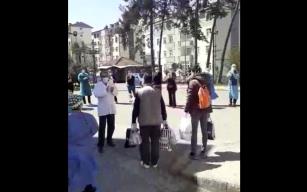ALKIŞLARLA TABURCU OLDULAR