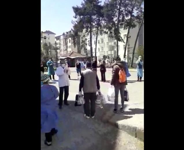 ALKIŞLARLA TABURCU OLDULAR