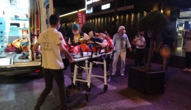 AVM'nin içinde düştü, yaralandı