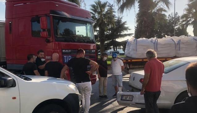 TIR arkadan çarptı!