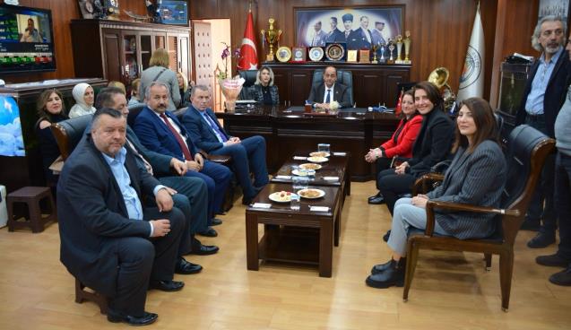 Demirtaş Gülüç’te İYİ Parti ile gövde gösterisi yaptı.