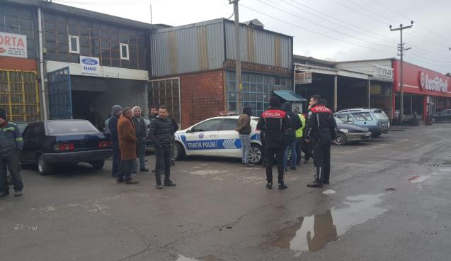 Park halindeki araçlara zarar verdi.