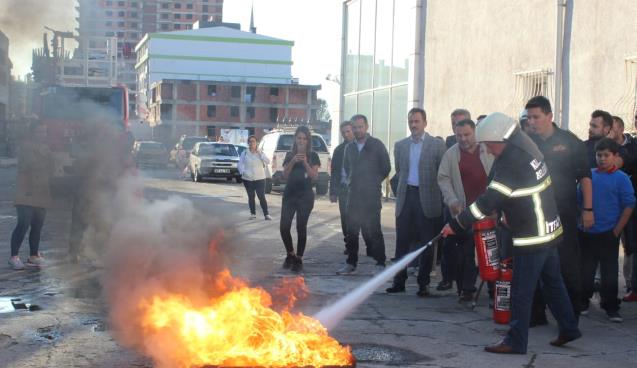 İTFAİYE TATBİKATLA EĞİTİYOR