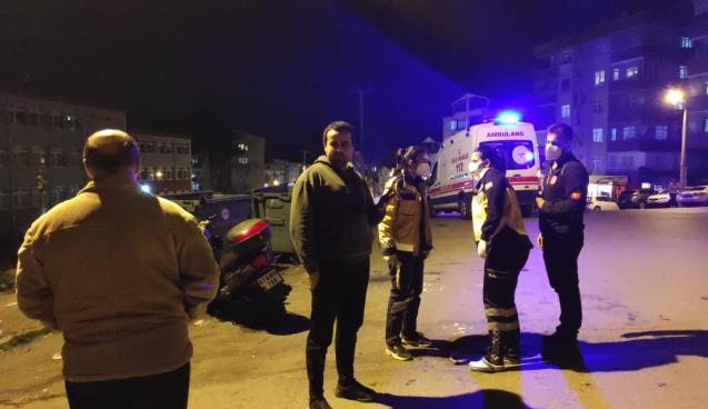 Kamyonet motosikletle çarpıştı.