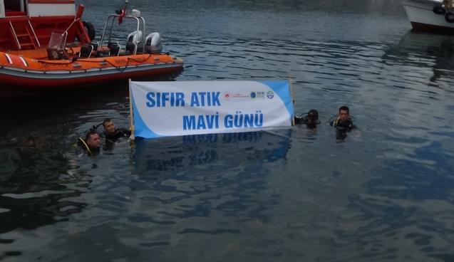  Denize bu kez temizlik için daldıla