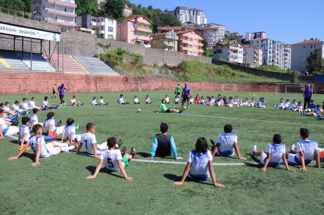 KDZ. EREĞLİ BELEDİYESPOR FUTBOL OKULLARINA YOĞUN İLGİ