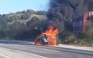 Lüks araç alev aldı