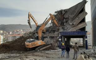 KDZ. EREĞLİ, METRUK BİNALARDAN TEMİZLENİYOR