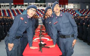 Jandarma, "Karşınızda korkusuz Mehmetçik var"diye yemin etti