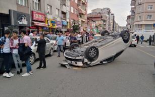 İki araca  çarptı takla attı 