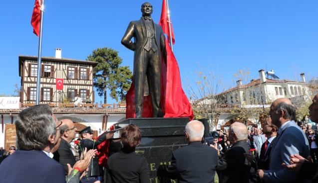Safranbolu Köyiçi Meydanı'nda Atatürk heykeli açıldı