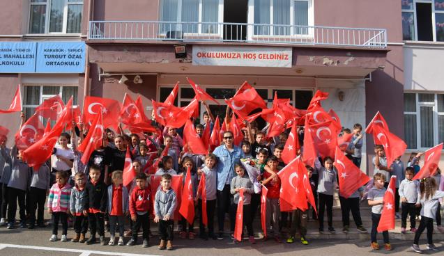 Milli boksör Güneri Yenice'de öğrencilerle buluştu