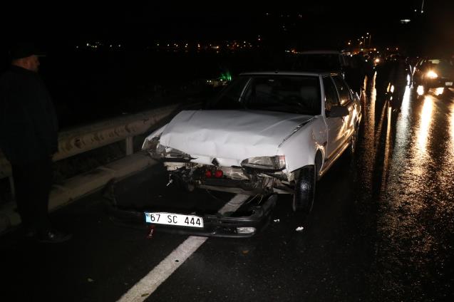 5 otomobil birbirine girdi: 4 yaralı