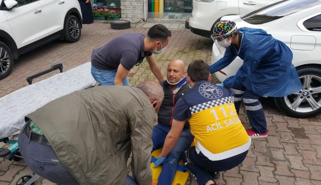 MOTOSİKLETLİ KURYE YARALANDI