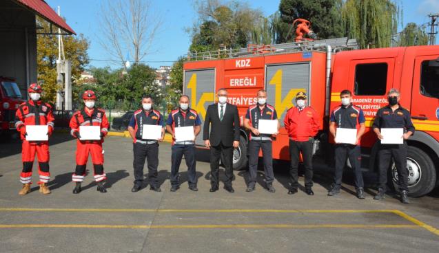 27 KİŞİ DAHA GÖNÜLLÜ İTFAİYECİ OLDU