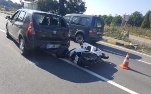 Motosiklet ile otomobil çarpıştı: 2 yaralı