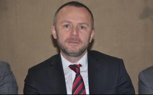 “Faiz indirimlerinin sürmesi iş dünyasına moral veriyor.”