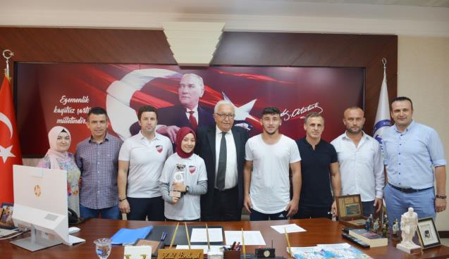 “BAŞARI HİKAYELERİNİ DUYUNCA ÇOK MUTLU OLUYORUM”  