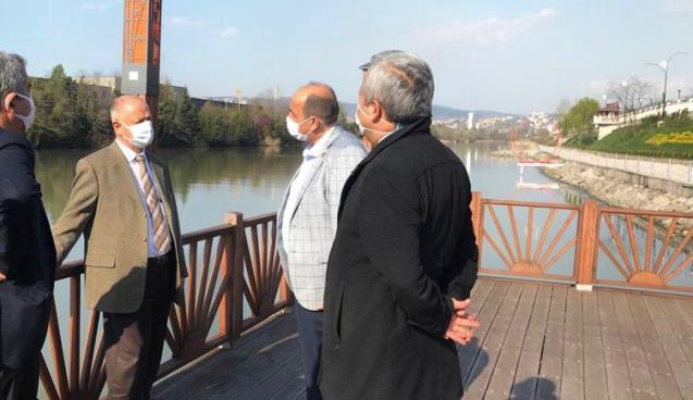 KAFETARYANIN ZİYARETÇİLERİ VAR