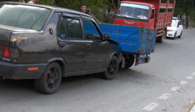 OTOMOBİL İLE PATPAT ÇARPIŞTI