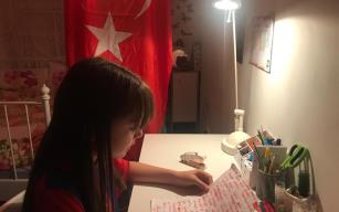 Gurbetçi küçük kızdan Mehmetçiğe destek