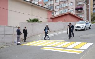Öğrenciler için yaya geçidi yapılıyor…
