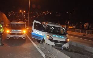 Alkollü sürücüyü kovalayan polis aracı kaza yaptı: 