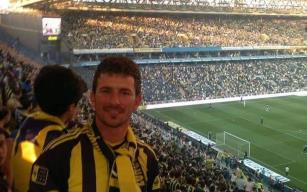 Barakasında kendini vurdu
