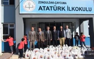 İhtiyaç sahibi öğrencilere bot dağıtıldı