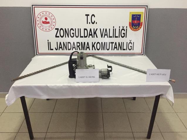 Kaçak kazı yapan 5 kişi gözaltına alındı