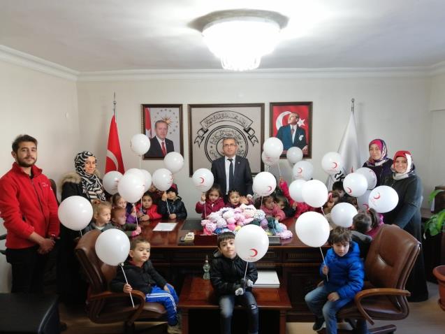 Minik çocuklardan çocuklar için atkı