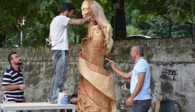 DÖRT HEYKEL SAHİL BANDINDA YERİNİ BULDU