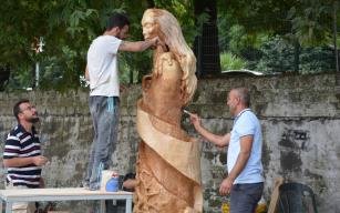 DÖRT HEYKEL SAHİL BANDINDA YERİNİ BULDU