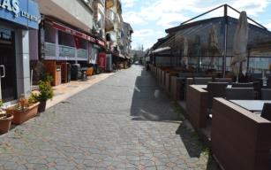 İş yerleri denetliyor, açık olanlar kapatılıyor…