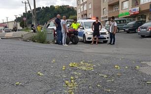 Üzümleri yola savruldu, kendisi ağır yaralandı...