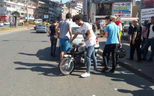 Motosiklet devrildi.. Sürücü yaralandı..