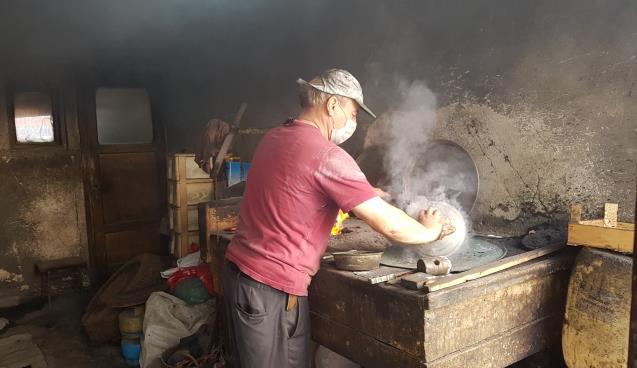  Devrek’in en eski kalaycısı mesleğin yaşatmaya çalışıyor
