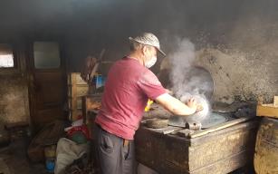  Devrek’in en eski kalaycısı mesleğin yaşatmaya çalışıyor