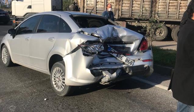 Tır otomobile çarptı 