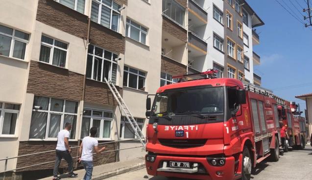 Mutfak yangını binaya sıçramadan söndürüldü 