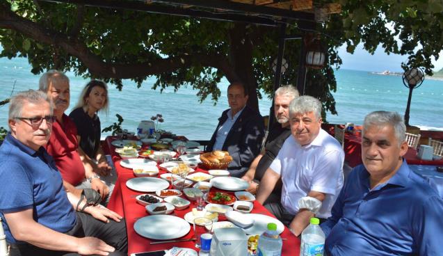 PİKNİK YAPTILAR.