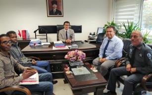 Parasını düşüren genç  bulunarak parası teslim edildi