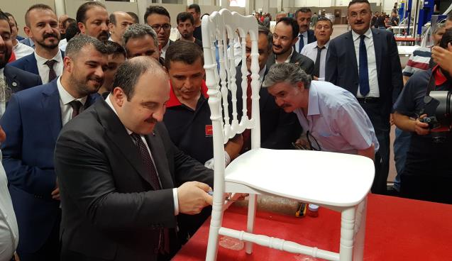Sandalye boyadı